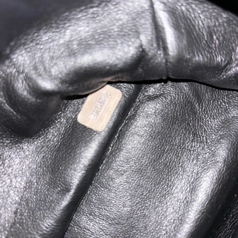 Vintage Chanel!!! Buy this Authentic CHANEL large lambskin shopping tote - Picture 4 of 16